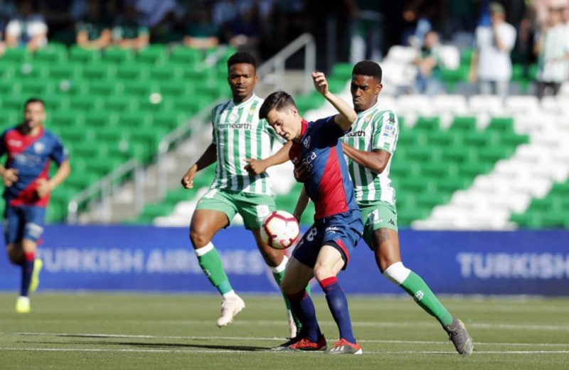 Crónica | Real Betis Balompié 2-SD Huesca  1: Joaquín deja como consuelo una victoria en el Villamarín
