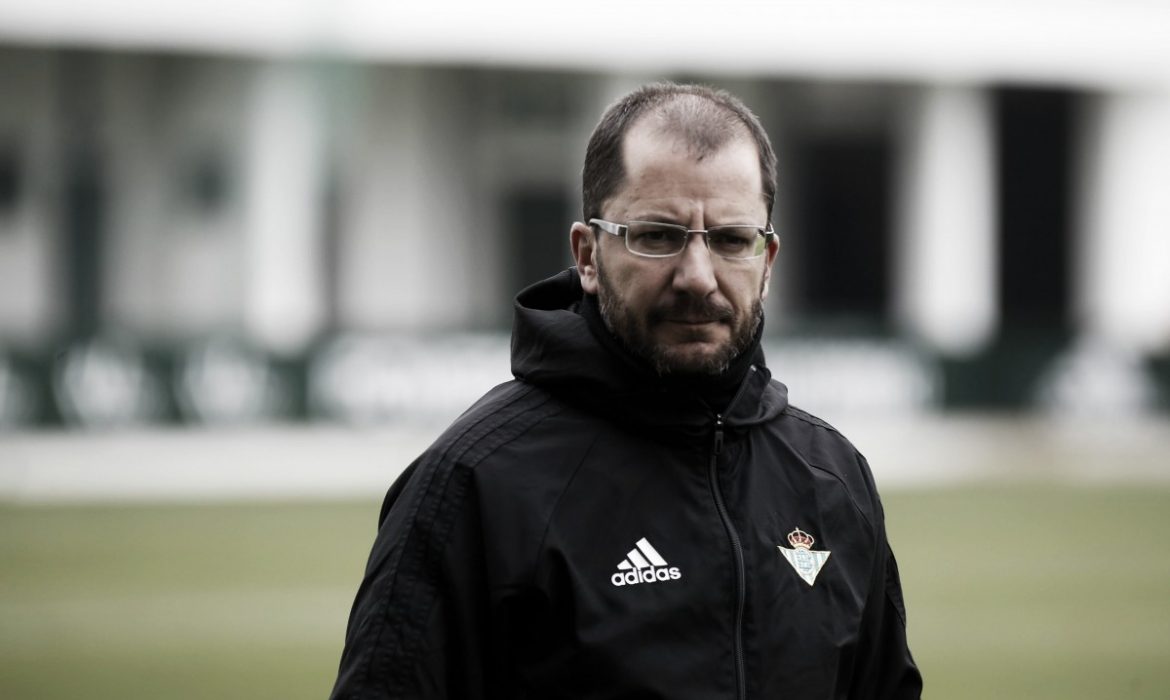 Oficial | José Juan Romero deja de ser entrenador del Betis Deportivo