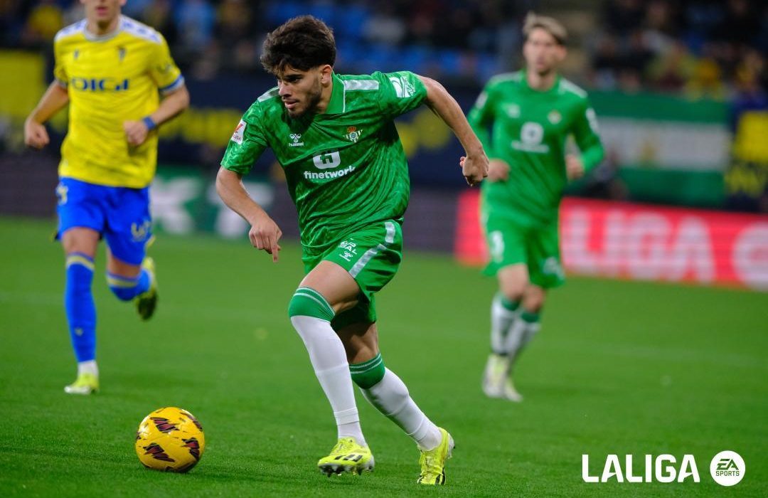 Crónica | Cádiz CF 0 – Real Betis Balompié 2: «Bastinazo» verdiblanco en el Nuevo Mirandilla