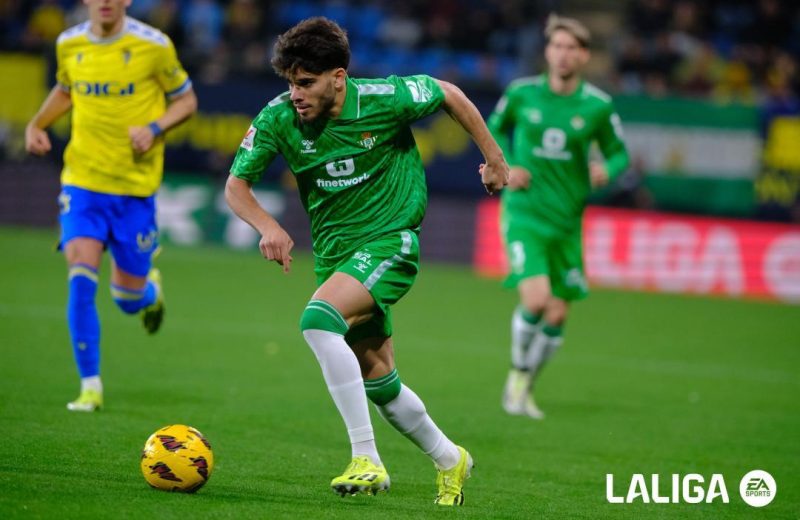 Crónica | Cádiz CF 0 – Real Betis Balompié 2: «Bastinazo» verdiblanco en el Nuevo Mirandilla