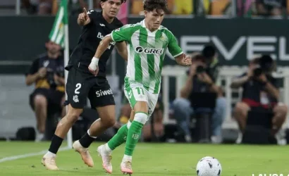 El Betis estrena Liga con triunfo ante la Real Sociedad gracias a un zurdazo de Riquelme