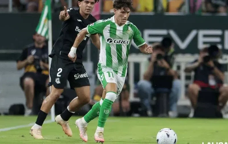 El Betis estrena Liga con triunfo ante la Real Sociedad gracias a un zurdazo de Riquelme