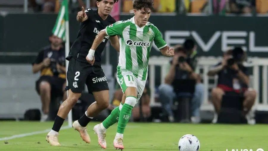El Betis estrena Liga con triunfo ante la Real Sociedad gracias a un zurdazo de Riquelme