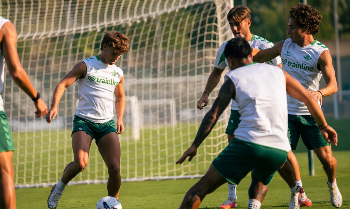 El Betis cierra su pretemporada en Bari con varias bajas por gestionar