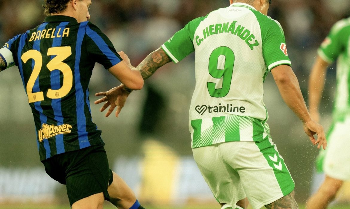 El Betis cae 1-0 ante el Inter en Bari y se lleva el susto de la lesión de Bellerín