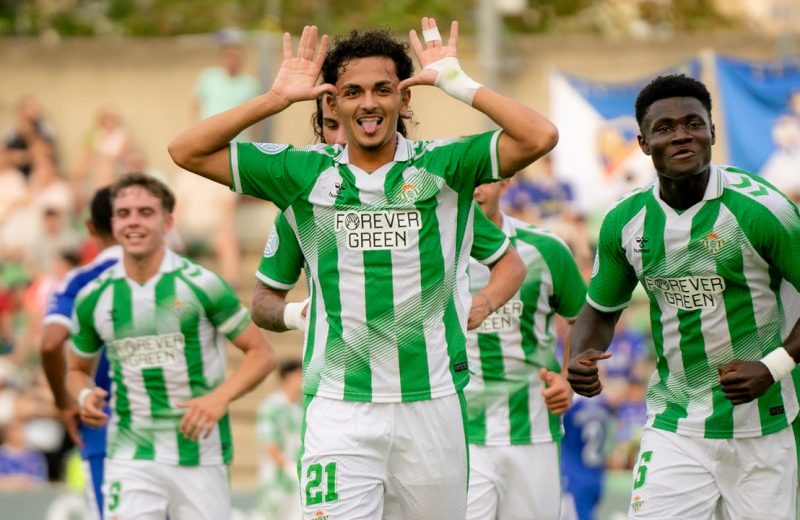 El Betis Deportivo se pone líder de su grupo con un Enzo Fierro que llama a la puerta del primer equipo