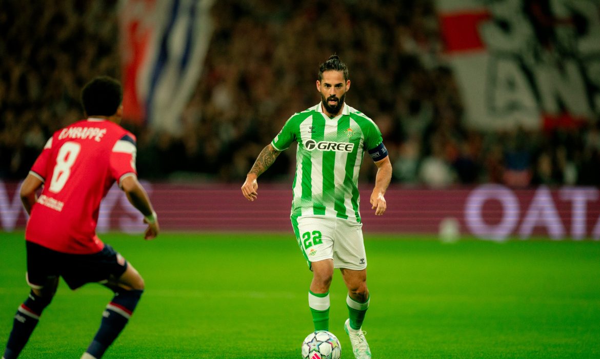 El Betis vuelve a la Champions League con una remontada heroica en Lille (2-3)