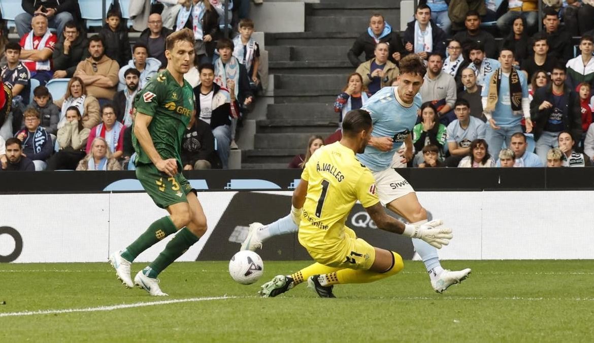 El Betis rasca un punto en Balaídos con Álvaro Valles como salvavidas