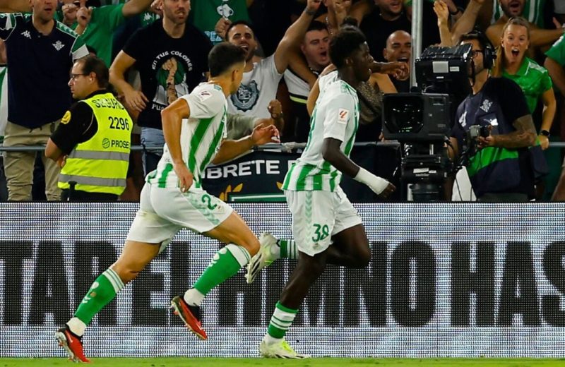 Crónica | Real Betis Balompié 3 – Valencia CF 0: Noche redonda con triunfo contundente