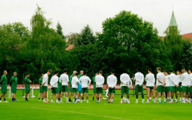 El Betis pone rumbo a Marbella con regresos y ausencias